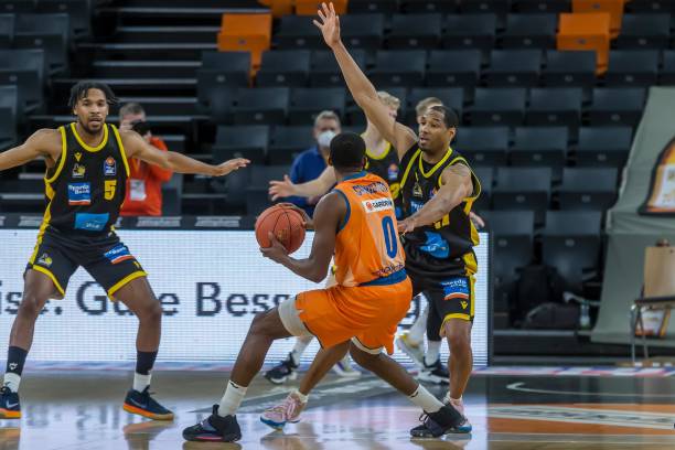 2不敌柏林 2不敌柏林