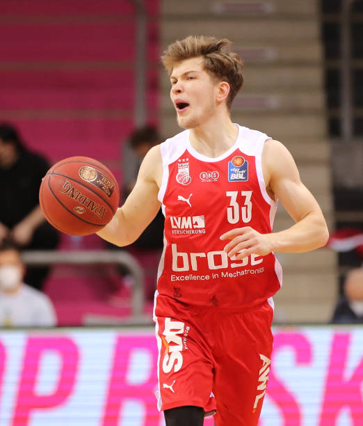 呐喊声震耳 呐喊声震耳