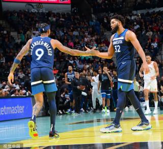 更衣室的氛 更衣室的氛